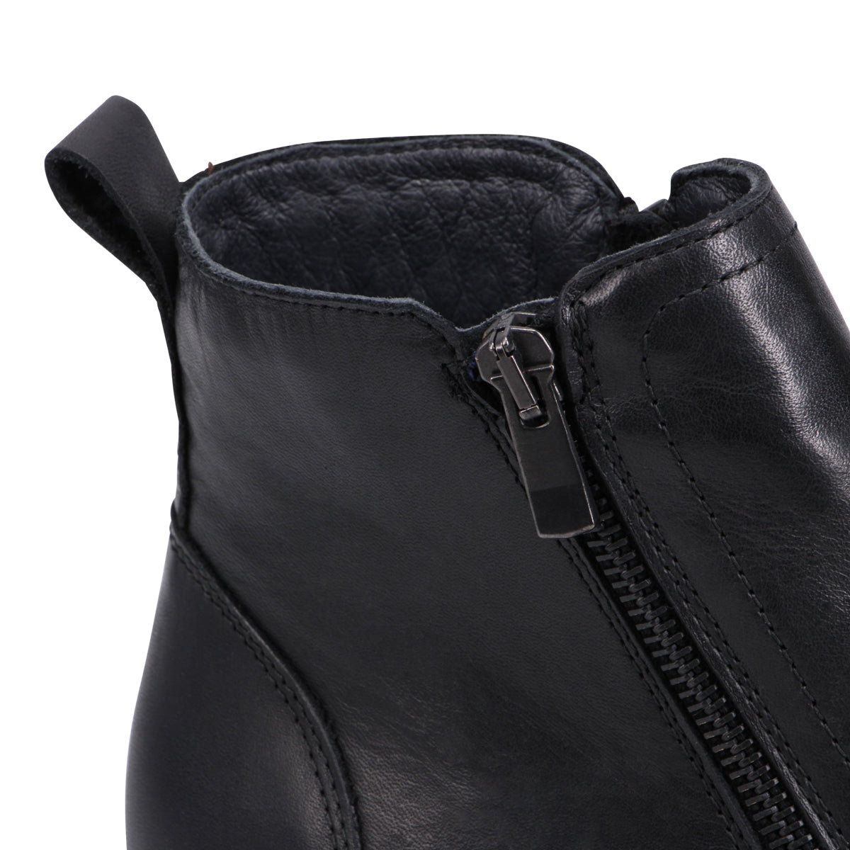 BLACK | Detail