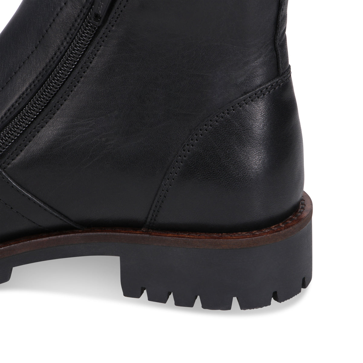 BLACK | Detail